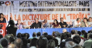 Des milliers de personnes à l'Espace Charenton à Paris, au meeting du POI, écoutant ici la représentante du syndicat des enseignants grecs.